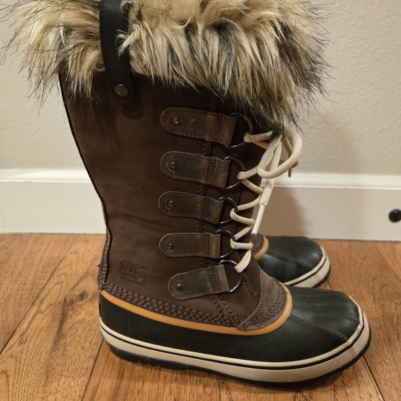 Sorel Women's Winter Boots - Brown and Black with Fur Trim, Size 8 - Picture 3 of 6